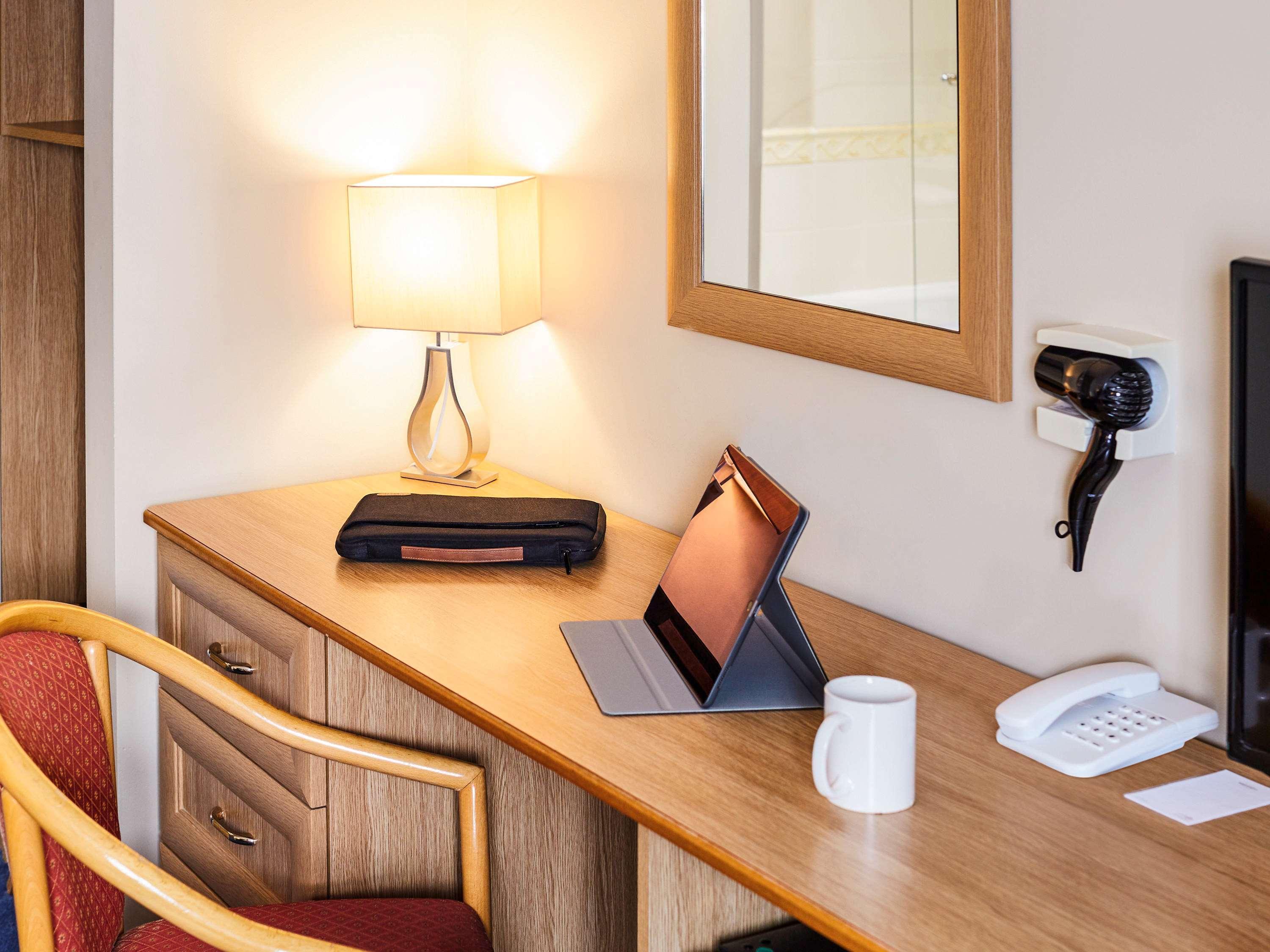 Mercure Newbury West Grange Hotel Татчъм Екстериор снимка
