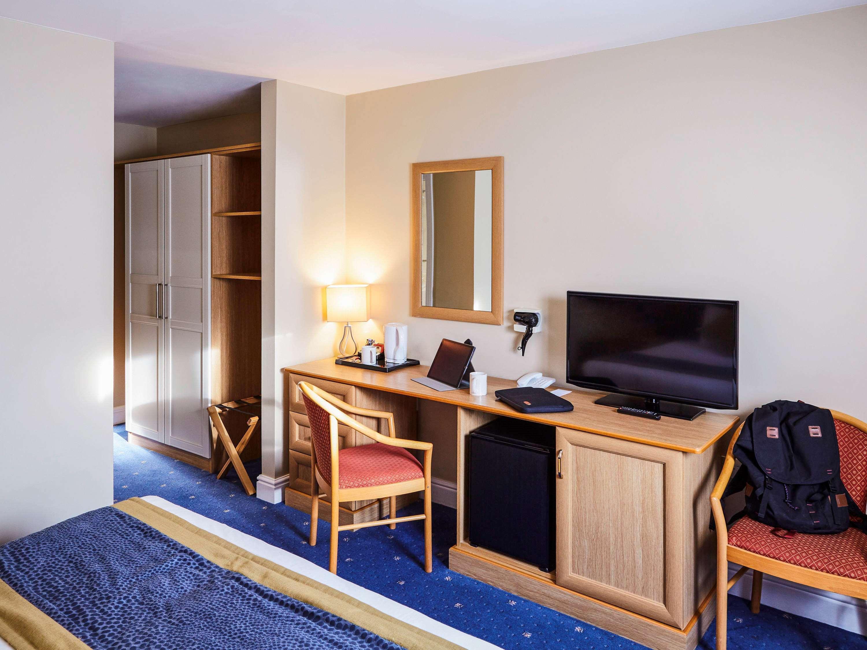 Mercure Newbury West Grange Hotel Татчъм Екстериор снимка