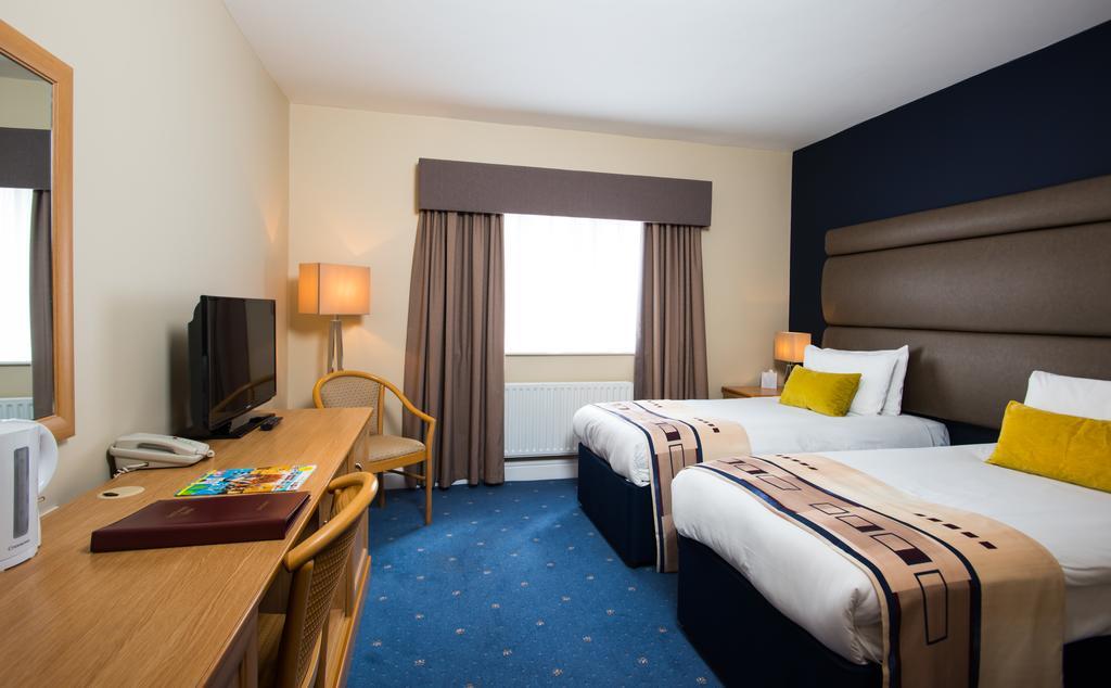 Mercure Newbury West Grange Hotel Татчъм Екстериор снимка